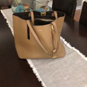Collection tote called Jaryn